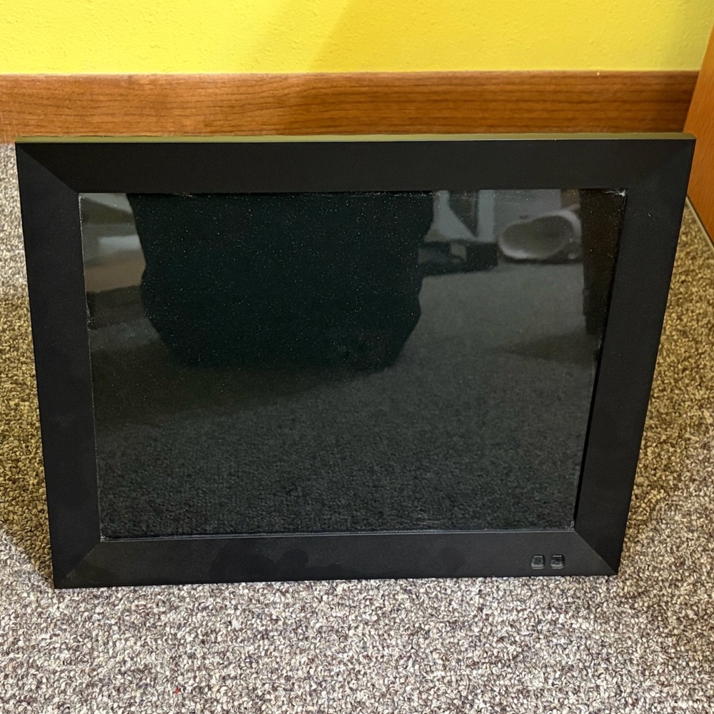 Nixplay 15" Smart Digital Photo Frame - Picture 6 of 11